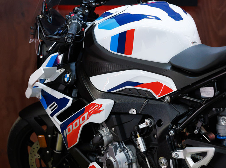 Мотоцикл BMW M1000R с пробегом 975 км