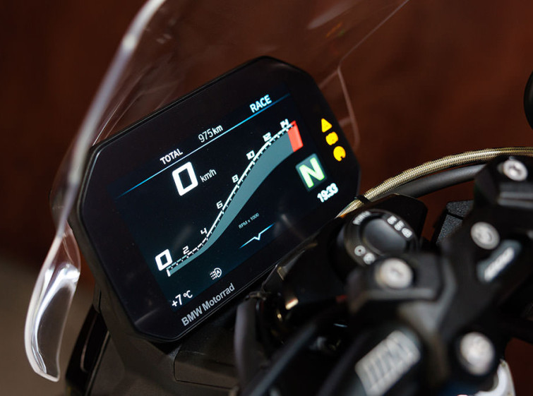 Мотоцикл BMW M1000R с пробегом 975 км