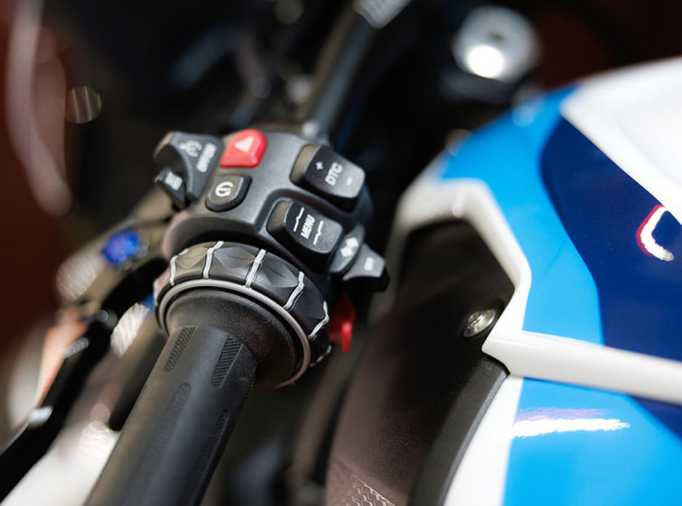 Мотоцикл BMW M1000R с пробегом 975 км