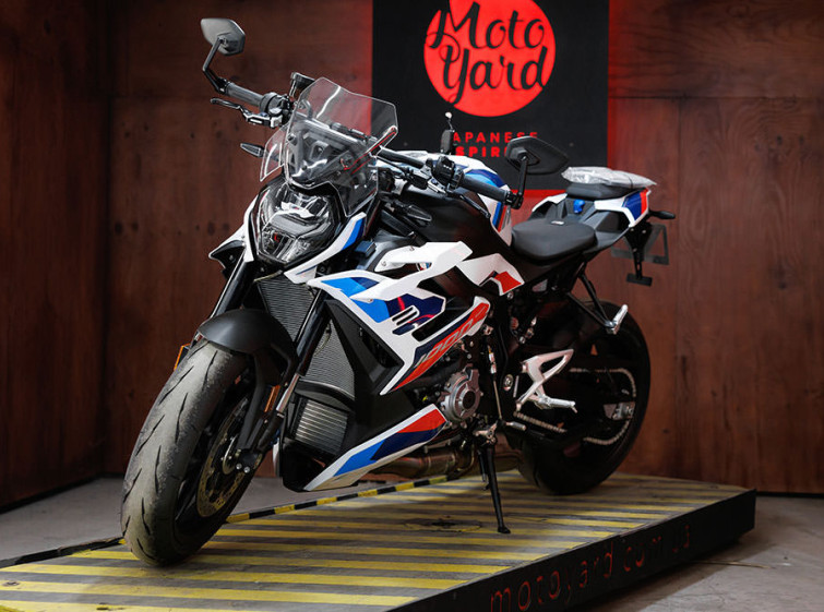 Мотоцикл BMW M1000R с пробегом 975 км