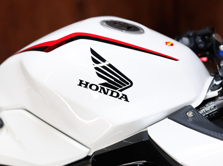 Мотоцикл Honda CBR400R з пробігом 10797 км