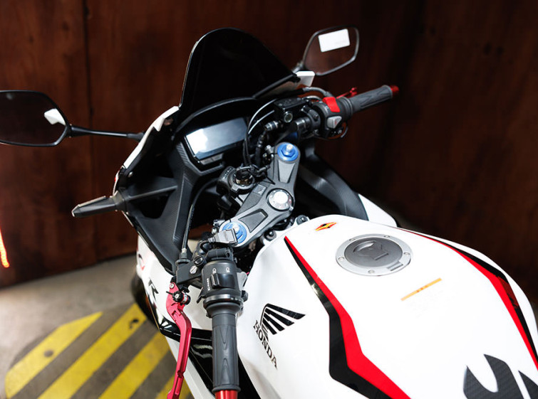 Мотоцикл Honda CBR400R з пробігом 10797 км