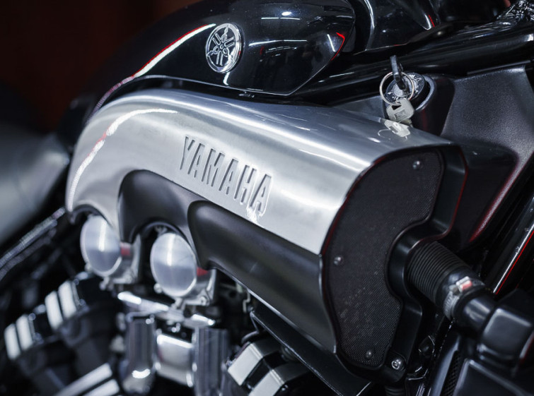 Мотоцикл Yamaha V-MAX 1200 с пробегом 15177 км