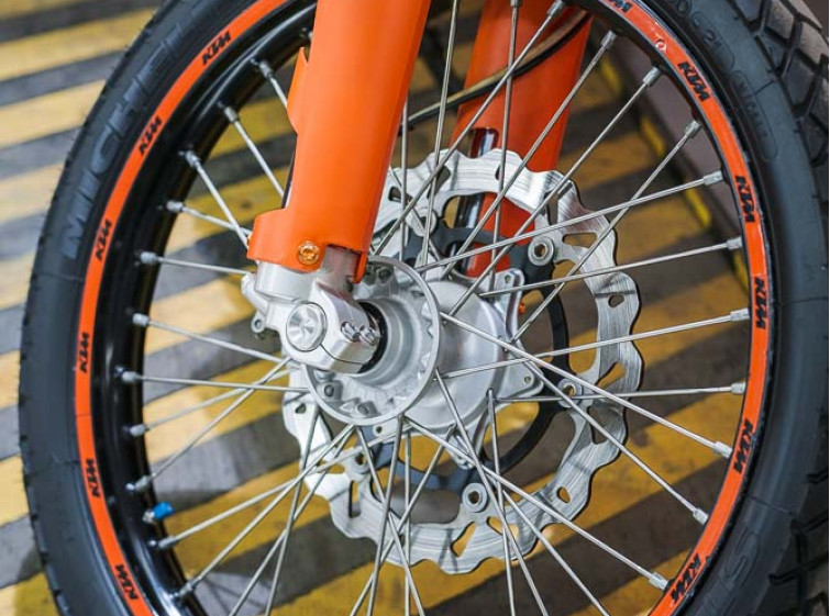 Мотоцикл KTM 690 Enduro-R с пробегом 9295 км