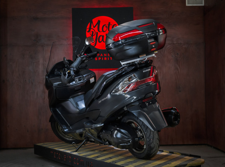 Макси Скутер Suzuki Sky Wave 400 ABS с пробегом 8776 км