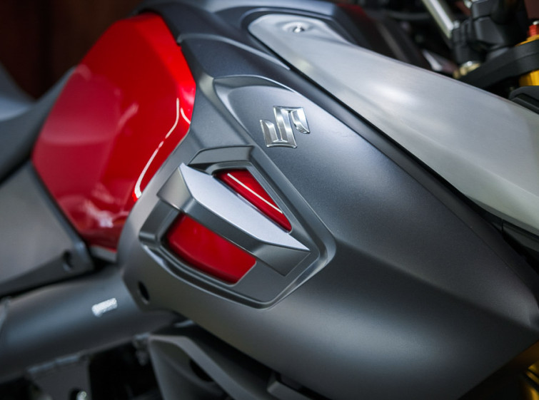 Мотоцикл Suzuki V-Strom DL1000 Traction ABS с пробегом 8924 км