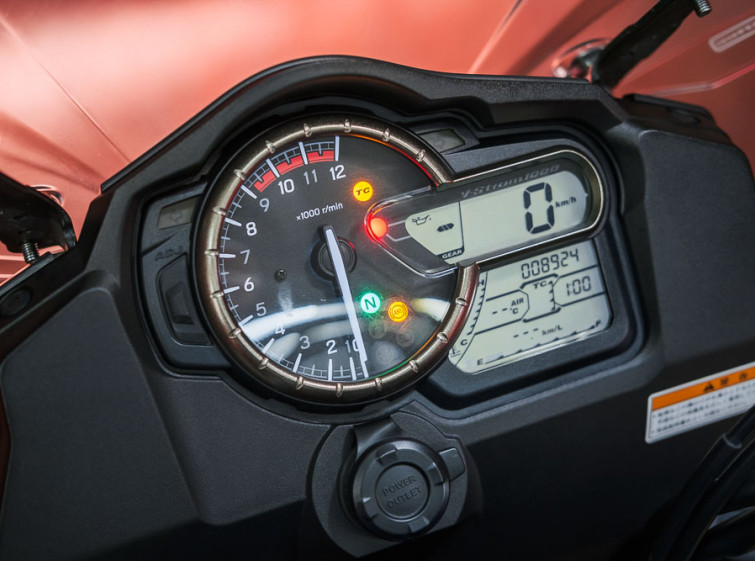 Мотоцикл Suzuki V-Strom DL1000 Traction ABS с пробегом 8924 км