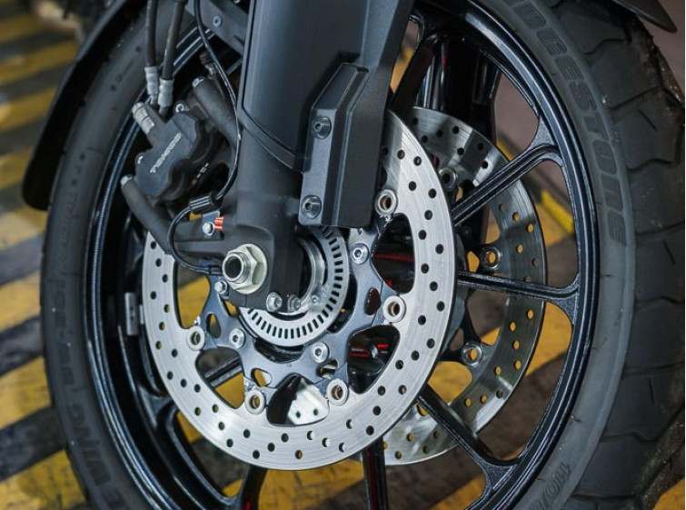 Мотоцикл Suzuki V-Strom DL1000 Traction ABS с пробегом 8924 км