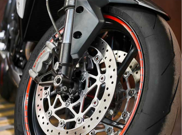 Мотоцикл Triumph Street Triple Максимальная комплектация Состояние нового с пробегом 3588 км