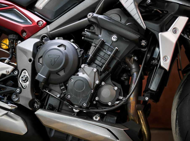 Мотоцикл Triumph Street Triple Максимальная комплектация Состояние нового с пробегом 3588 км
