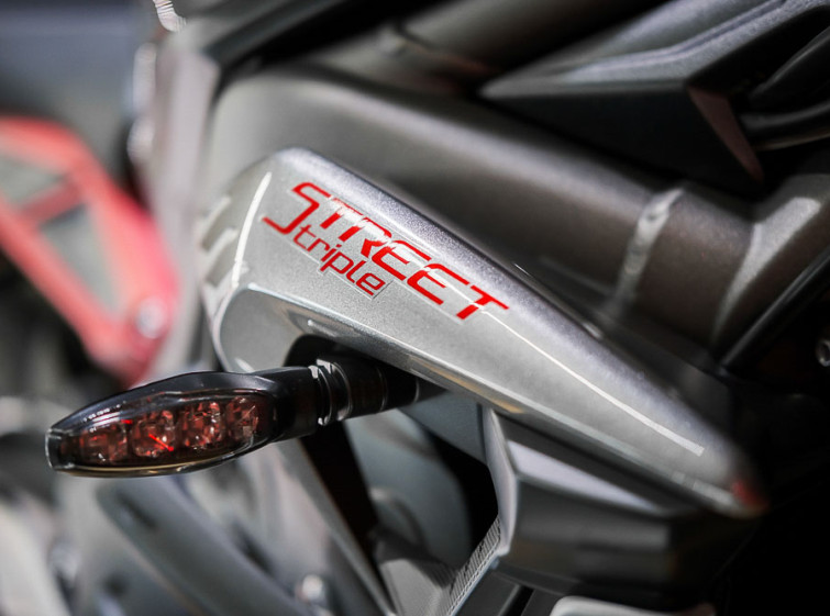 Мотоцикл Triumph Street Triple Максимальная комплектация Состояние нового с пробегом 3588 км