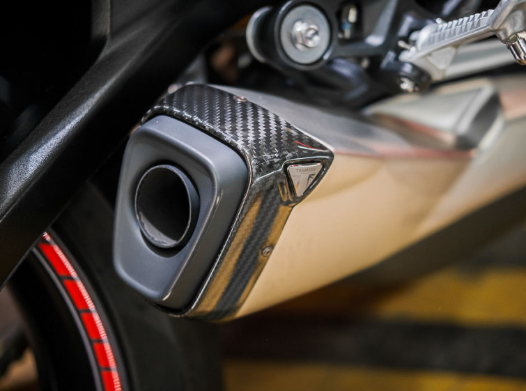 Мотоцикл Triumph Street Triple Максимальная комплектация Состояние нового с пробегом 3588 км