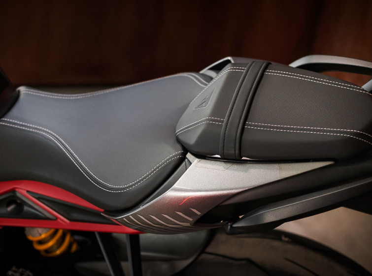 Мотоцикл Triumph Street Triple Максимальная комплектация Состояние нового с пробегом 3588 км