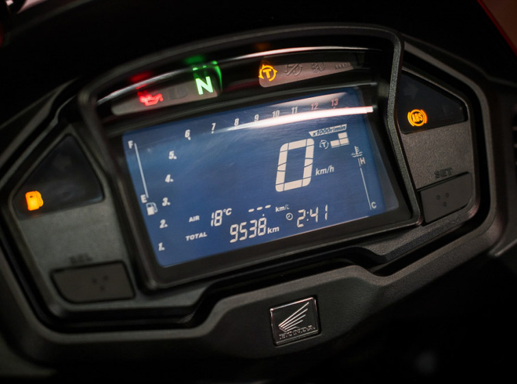 Мотоцикл Honda VFR800X Crossrunner ABS Traction LED Состояние нового с пробегом 9538 км