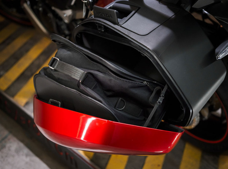 Мотоцикл Honda VFR800X Crossrunner ABS Traction LED Состояние нового с пробегом 9538 км