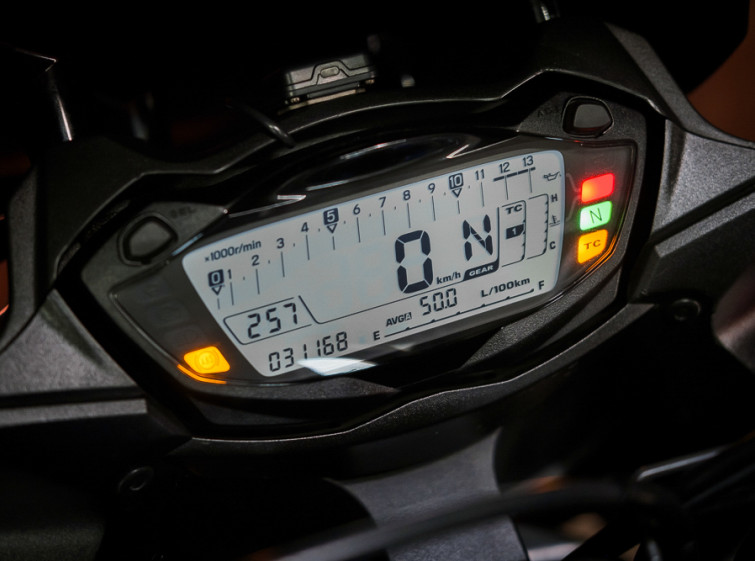 Мотоцикл Suzuki GSX-S1000F Максимальная комплектация с пробегом 31168 км