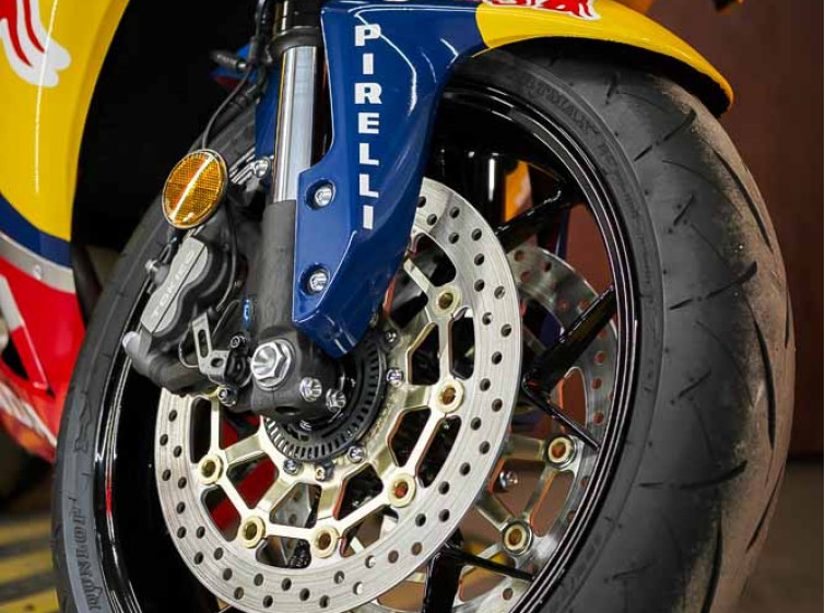 Мотоцикл Honda RedBull CBR600RR Максимальная комплектация Состояние нового с пробегом 2137 км