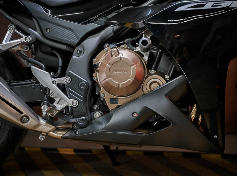 Мотоцикл Honda CBR400R ABS Состояние нового с пробегом 8683 км