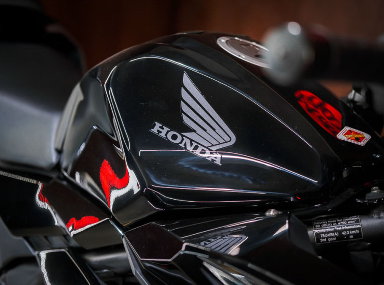 Мотоцикл Honda CBR400R ABS Состояние нового с пробегом 8683 км