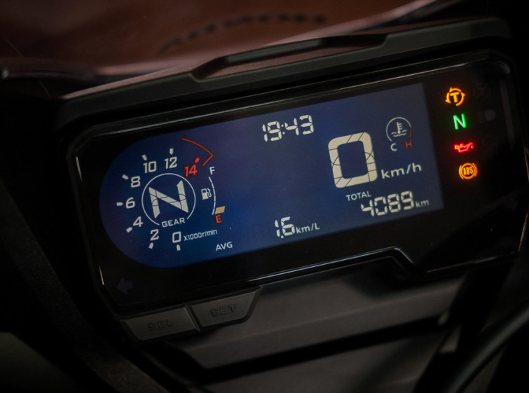 Мотоцикл Honda CBR650R макс Комплектация состояние Нового с пробегом 4089 км