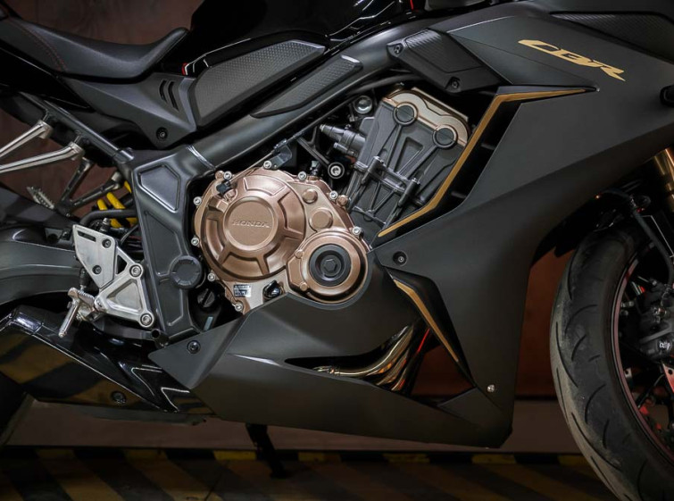 Мотоцикл Honda CBR650R макс Комплектация состояние Нового с пробегом 4089 км