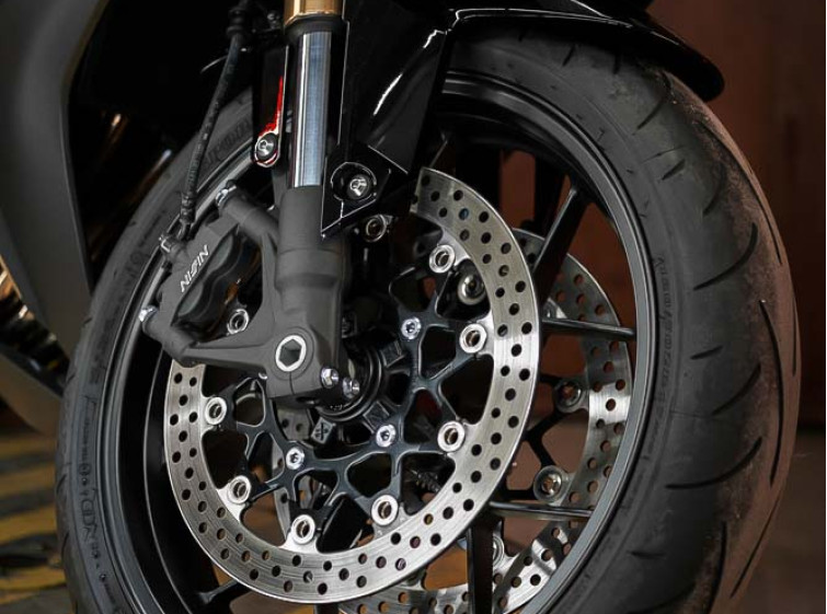 Мотоцикл Honda CBR650R макс Комплектация состояние Нового с пробегом 4089 км