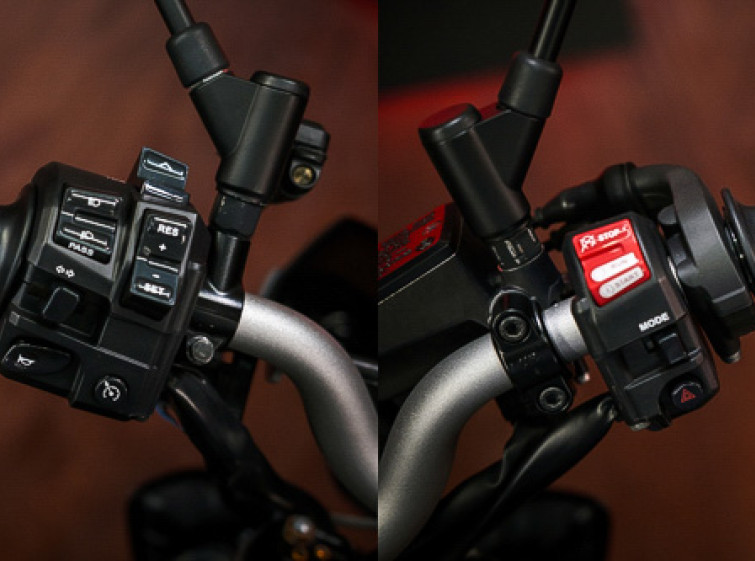 Мотоцикл Yamaha MT-10 Максимальная комплектация Состояние нового с пробегом 9730 км