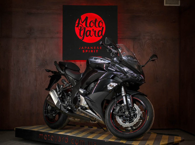 Мотоцикл Kawasaki Ninja 1000 Максимальна комплектація стан нового з пробігом 14933 км
