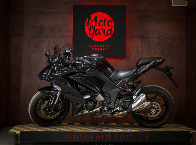 Мотоцикл Kawasaki Ninja 1000 Максимальна комплектація стан нового з пробігом 14933 км
