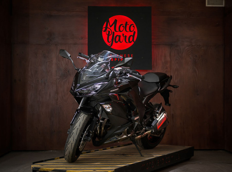 Мотоцикл Kawasaki Ninja 1000 Максимальна комплектація стан нового з пробігом 14933 км