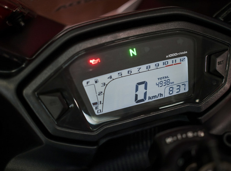 Мотоцикл Honda CBR400R Состояние нового с пробегом 4938 км