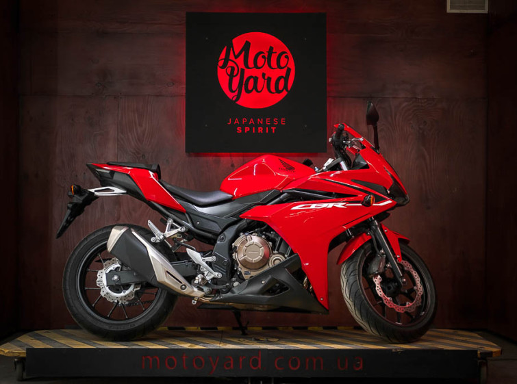 Мотоцикл Honda CBR400R Состояние нового с пробегом 4938 км