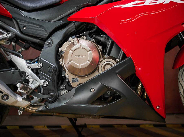 Мотоцикл Honda CBR400R Состояние нового с пробегом 4938 км