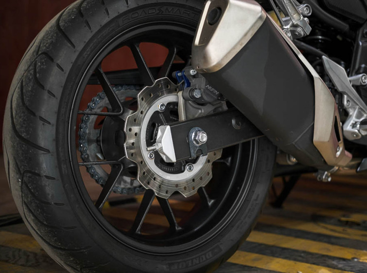 Мотоцикл Honda CBR400R Состояние нового с пробегом 4938 км