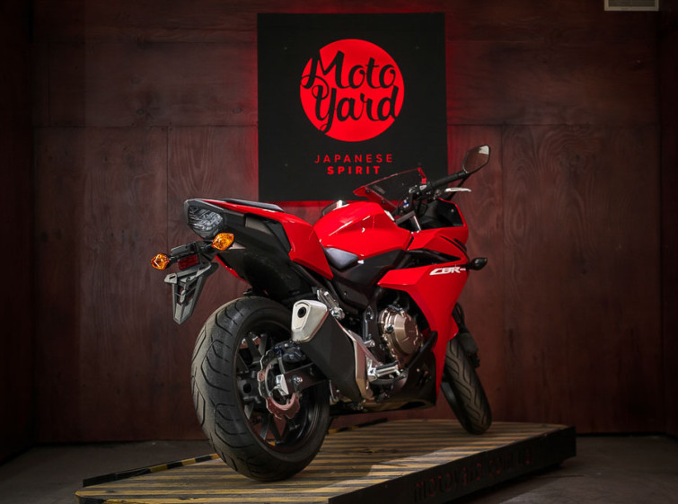 Мотоцикл Honda CBR400R Состояние нового с пробегом 4938 км