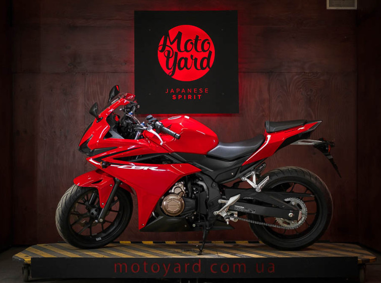 Мотоцикл Honda CBR400R Состояние нового с пробегом 4938 км