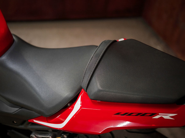 Мотоцикл Honda CBR400R Состояние нового с пробегом 4938 км