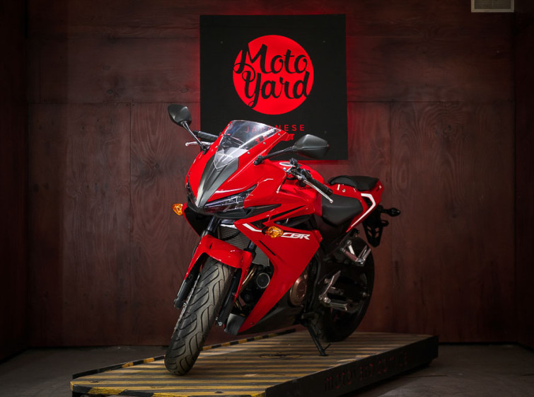 Мотоцикл Honda CBR400R Состояние нового с пробегом 4938 км