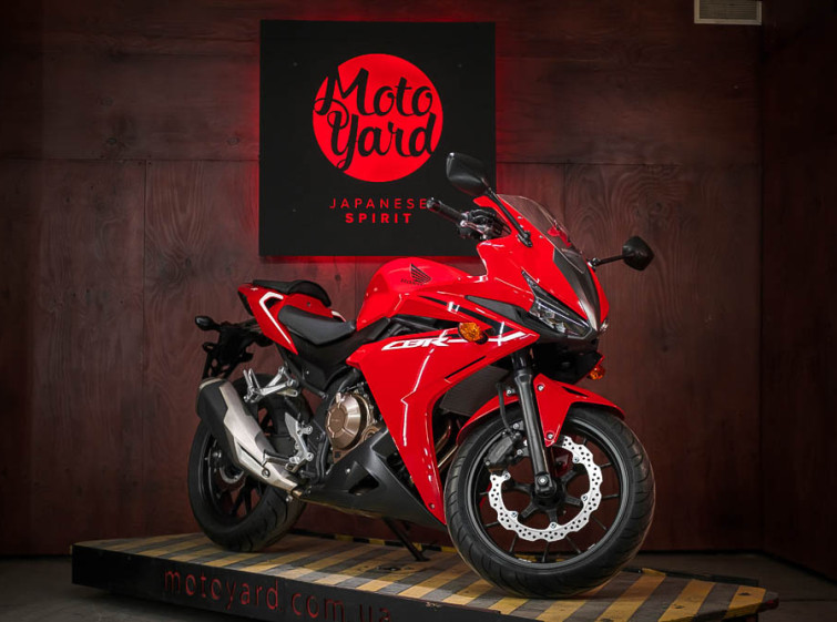 Мотоцикл Honda CBR400R Состояние нового с пробегом 4938 км