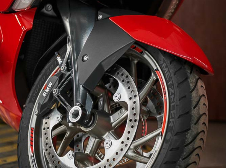 Мотоцикл BMW K1600 GTL Максимальная комплектация Состояние нового с пробегом 11478 км