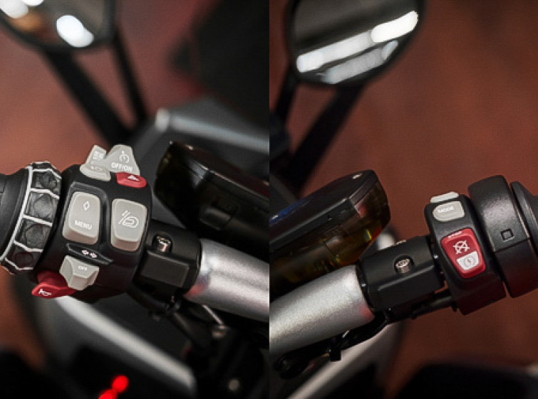 Мотоцикл BMW K1600 GTL Максимальная комплектация Состояние нового с пробегом 11478 км