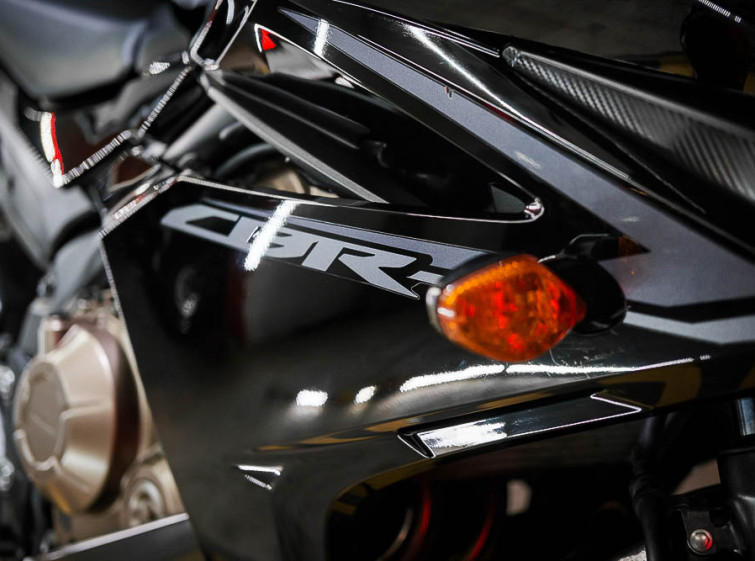 Мотоцикл Honda CBR400R з пробігом 14656 км