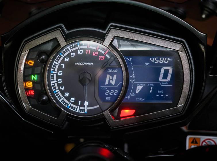 Мотоцикл Kawasaki Ninja 1000 Максимальная комплектация состояние нового с пробегом 4580 км