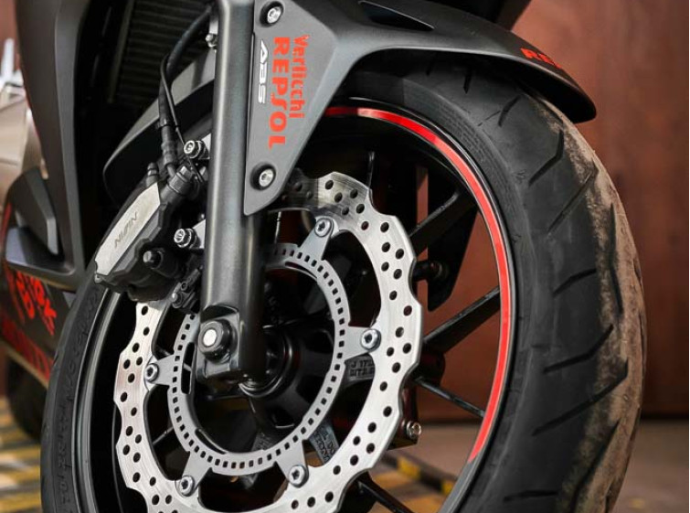 Мотоцикл Honda CBR400R ABS с пробегом 14179 км