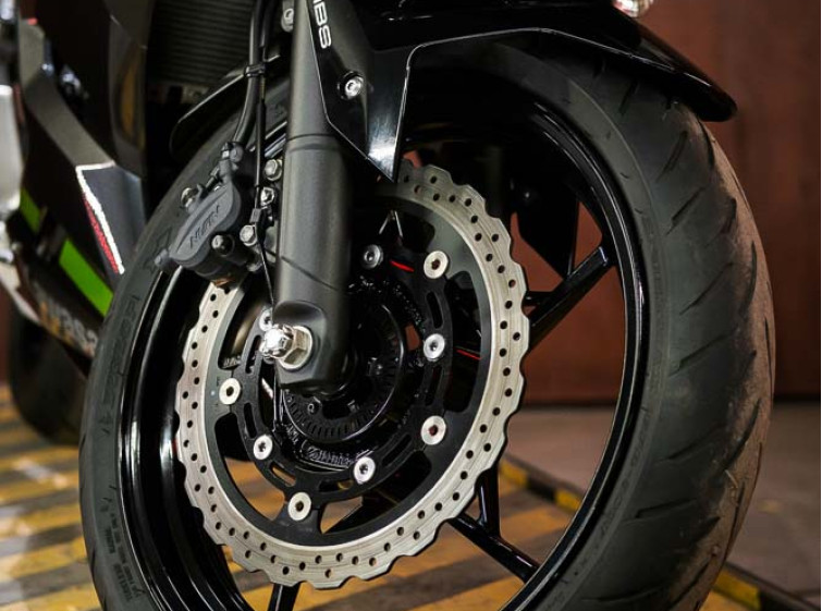 Мотоцикл Kawasaki Ninja 400 ABS Состояние нового с пробегом 6699 км