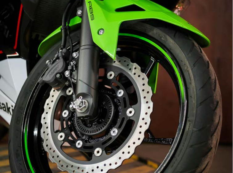 Мотоцикл Kawasaki Ninja 400 ABS Состояние нового с пробегом 10347 км