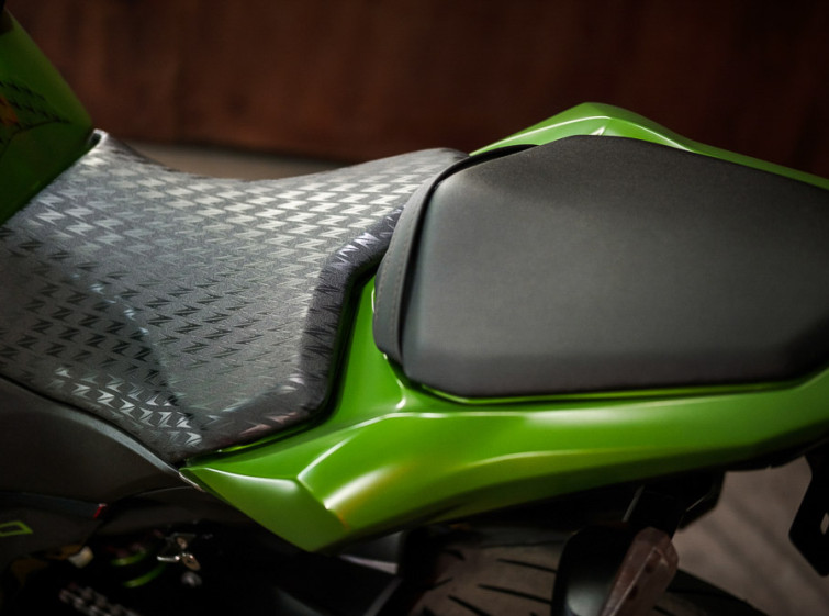 Мотоцикл Kawasaki Z800 з пробігом 12702 км