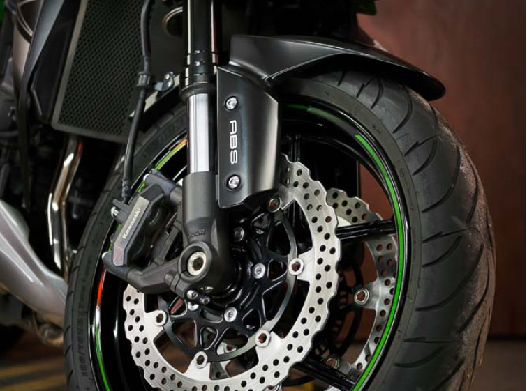 Мотоцикл Kawasaki Z1000 с пробегом 11165 км