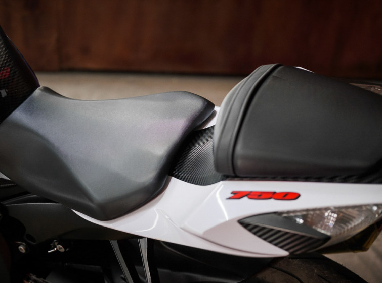 Мотоцикл Suzuki GSX-R 750 с пробегом 14568 км