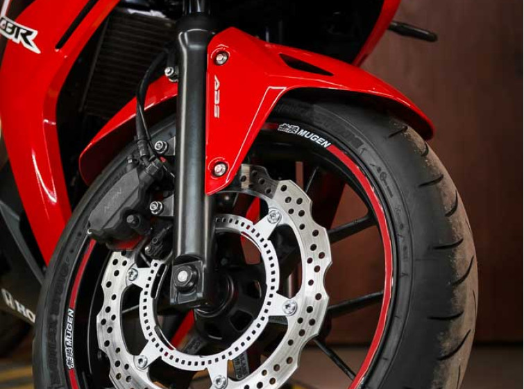 Мотоцикл Honda CBR400R ABS с пробегом 9620 км